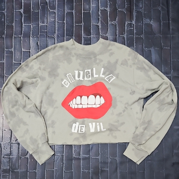 Disney Sweaters - Disney Cruella de Vil Cropped Sweatshirt Gray Tie Dye Graphic Pullover Size M